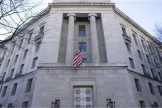 وزارة العدل الأمريكية توجه اتهامات خطيرة لعناصر استخبارات روسية بالتخطيط لاغتيال معارض سياسي بارز في الولايات المتحدة