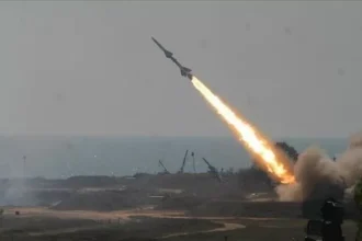 من الاستيراد إلى التصنيع: كيف نجح الحوثيون في تعزيز قدراتهم العسكرية بفضل الدعم الإيراني المتواصل؟