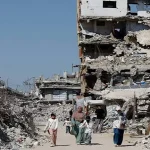 ارتفاع حصيلة ضحايا انهيار المبنى في غزة إلى 20 قتيلاً، وحركة حماس تطالب برفع قيود الآليات الإغاثية