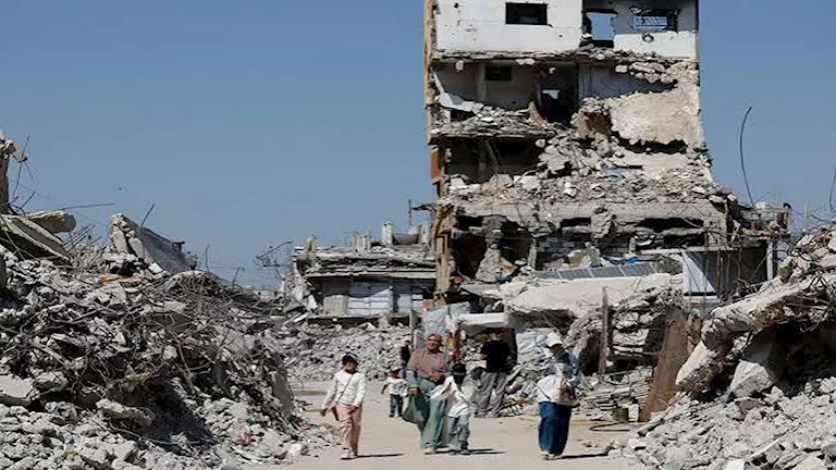 ارتفاع حصيلة ضحايا انهيار المبنى في غزة إلى 20 قتيلاً، وحركة حماس تطالب برفع قيود الآليات الإغاثية
