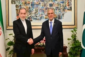 وزير الخارجية الباكستاني يؤكد لنظيره الإيراني ضرورة استمرار إمدادات الطاقة لتعزيز التعاون الإقليمي والاستقرار الاقتصادي